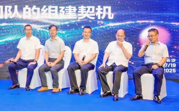 創(chuàng)始人.jpg
