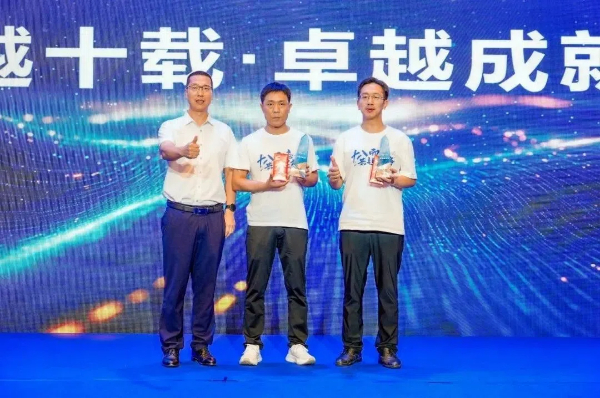 卓越成就.jpg